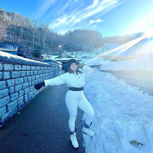 Carousel post from mayrahowen.