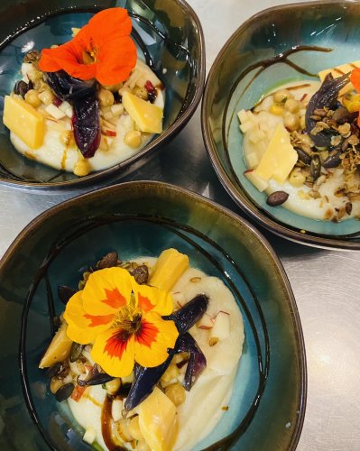 Carousel post from miditreizepontarlier.