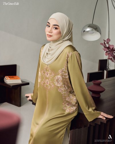 Carousel post from galeriariani.