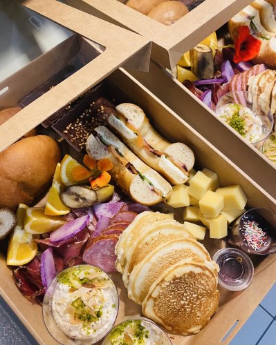 Carousel post from miditreizepontarlier.