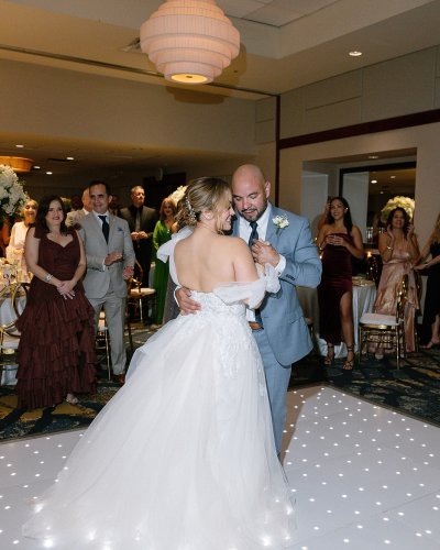 Carousel post from islaverdeweddings.