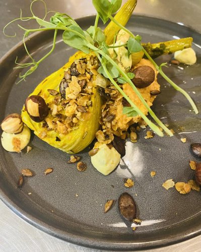 Carousel post from miditreizepontarlier.