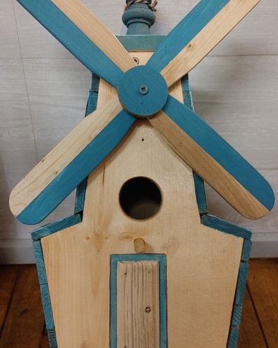 Carousel post from niftygiftynorfolk.