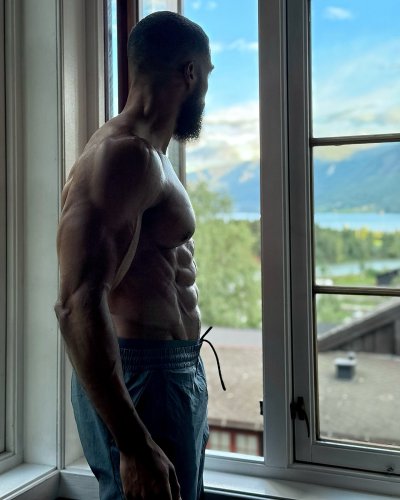 Carousel post from ph_gains.