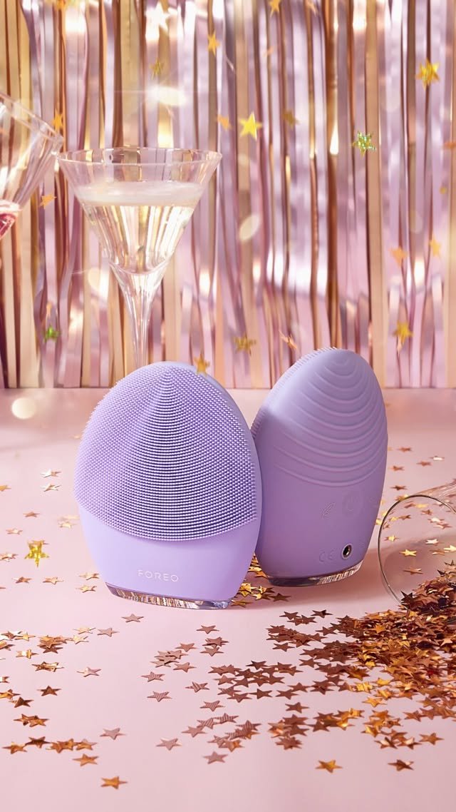 FOREO LUNA™ 4 plus | Red LED Cleansing & Microcurrent