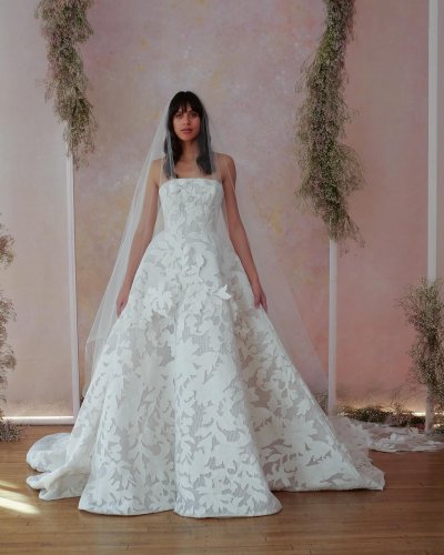 Carousel post from lelitebridal.