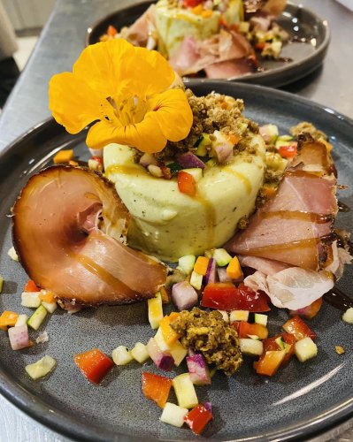 Carousel post from miditreizepontarlier.