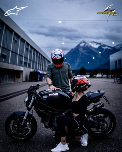 Photo post from motomax.
