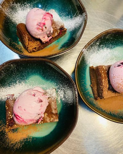 Carousel post from miditreizepontarlier.