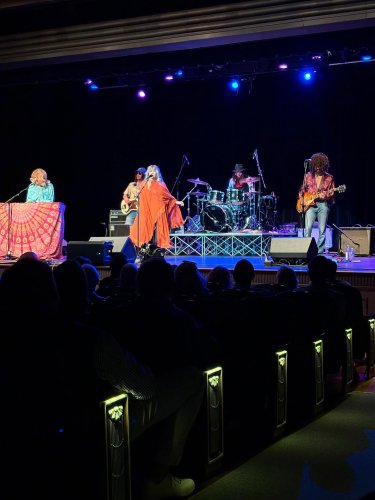 Carousel post from gortoncenterlf.