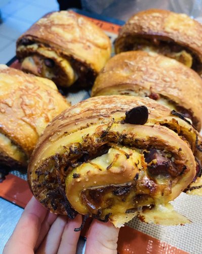 Carousel post from miditreizepontarlier.