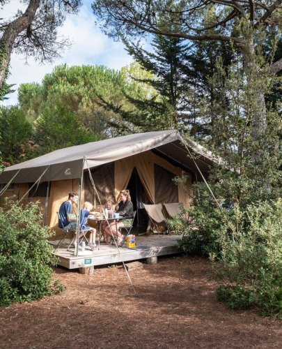 Carousel post from glampings.