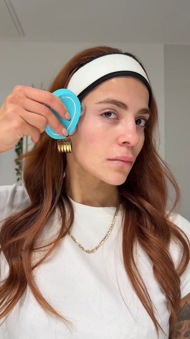 FOREO BEAR™ mini | Compact Microcurrent Device | Instant Facelift