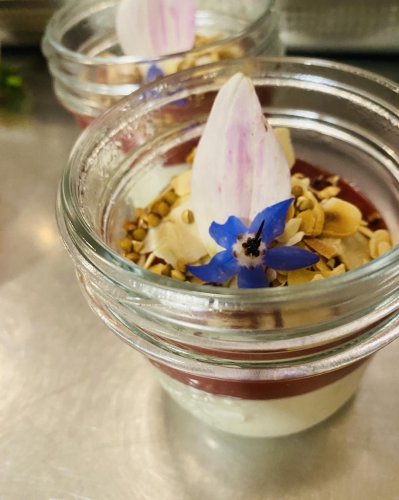 Carousel post from miditreizepontarlier.