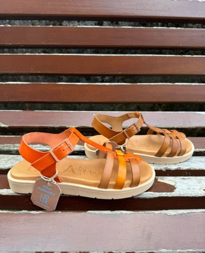 Carousel post from almareafootwear.