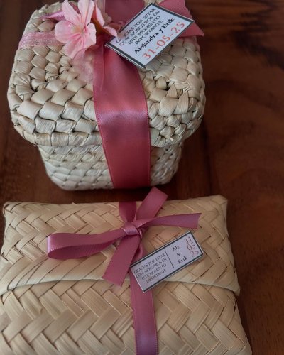 Carousel post from la_gifteria.