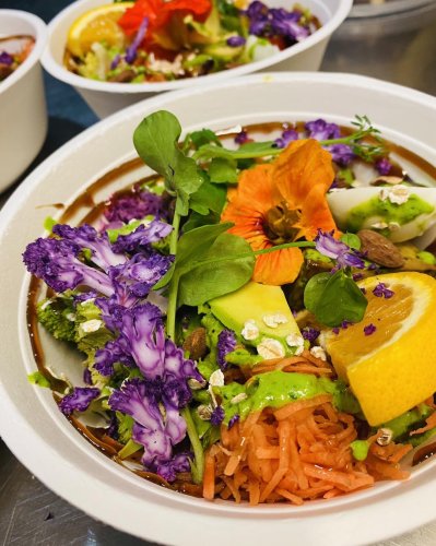 Carousel post from miditreizepontarlier.