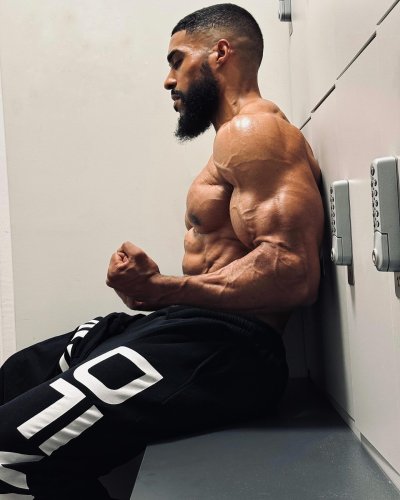 Carousel post from ph_gains.