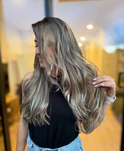 Carousel post from trindadehairstylist.