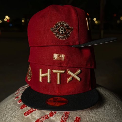 Carousel post from exclusive.fitted.