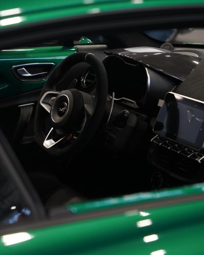 Carousel post from salonautolyon.