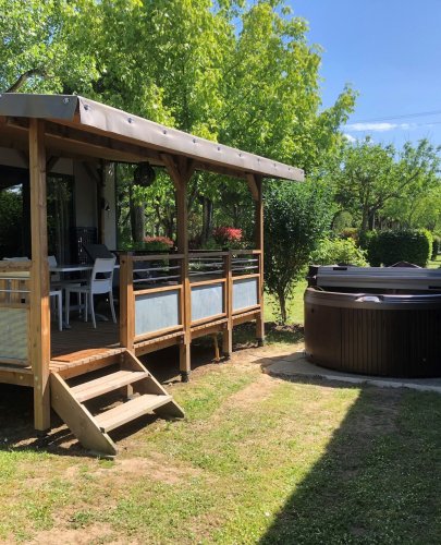 Carousel post from glampings.