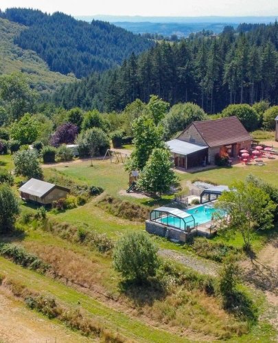 Carousel post from glampings.