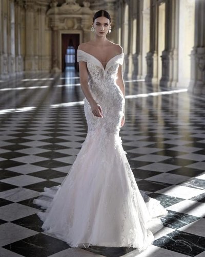 Carousel post from jolibride.