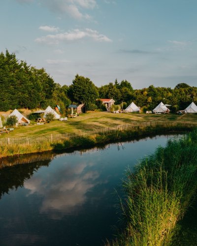 Carousel post from glampings.