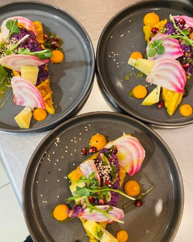 Carousel post from miditreizepontarlier.