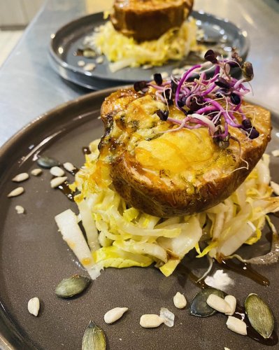 Carousel post from miditreizepontarlier.