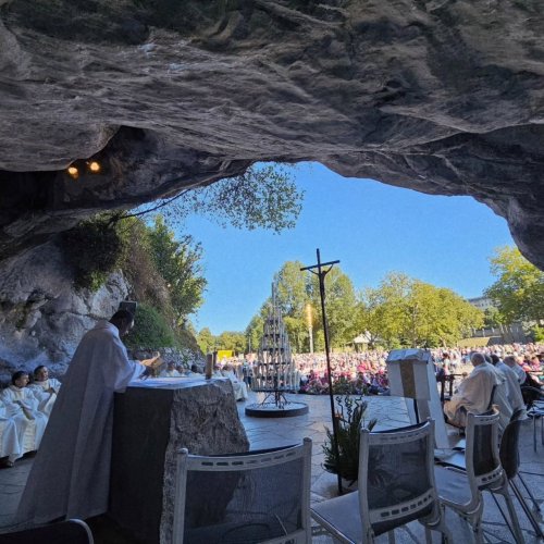 Carousel post from eglisecatho38.