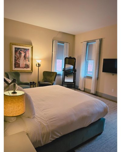 Carousel post from hotelonnorth.