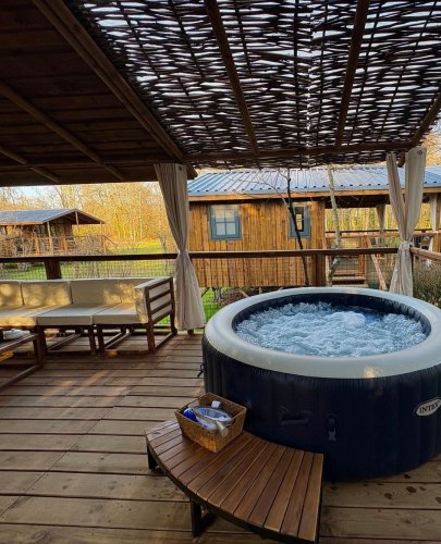 Carousel post from glampings.