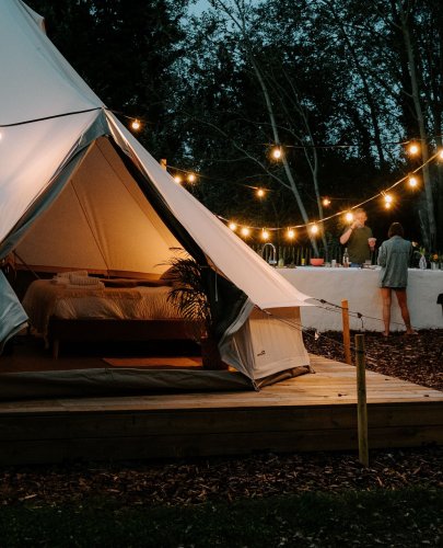 Carousel post from glampings.