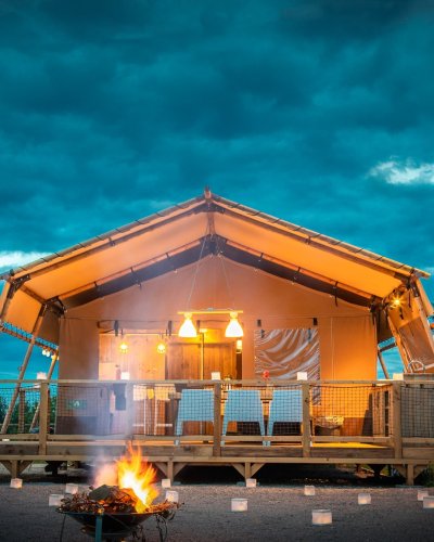 Carousel post from glampings.