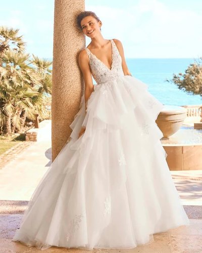 Carousel post from jolibride.