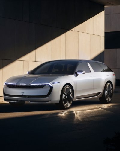 Carousel post from salonautolyon.