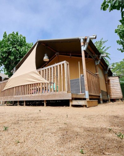 Carousel post from glampings.