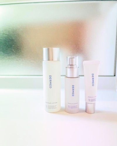 Carousel post from dermed_official.