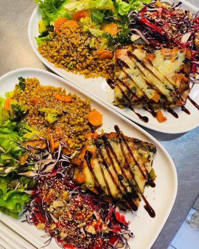 Carousel post from miditreizepontarlier.