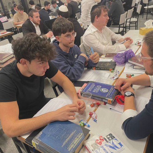 Carousel post from derechyeshiva.