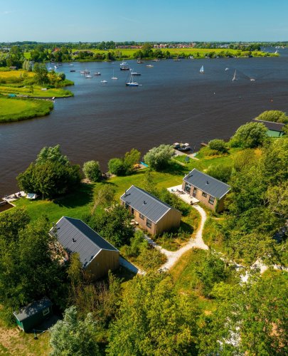 Carousel post from glampings.