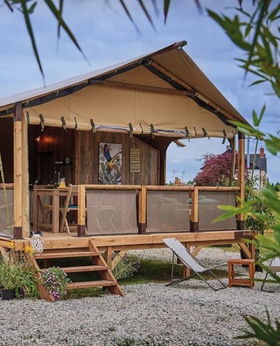 Carousel post from glampings.