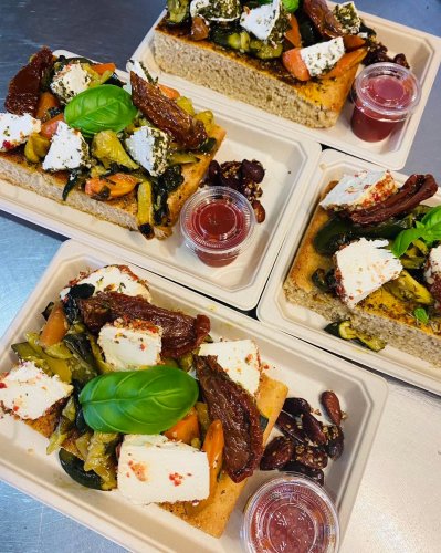 Carousel post from miditreizepontarlier.