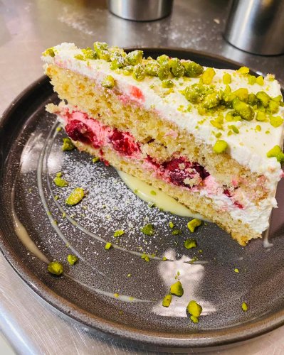 Carousel post from miditreizepontarlier.