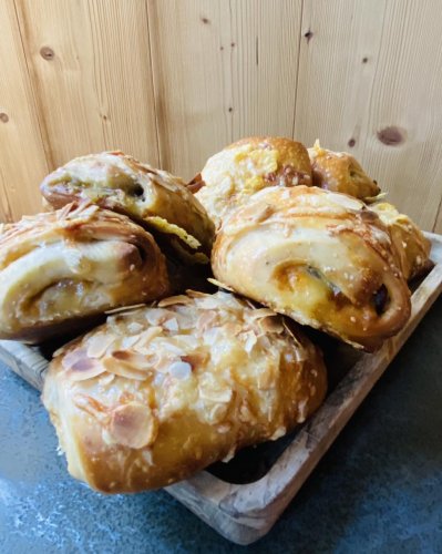 Carousel post from miditreizepontarlier.