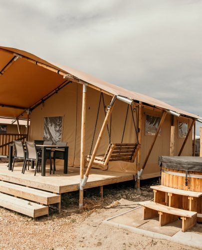 Carousel post from glampings.