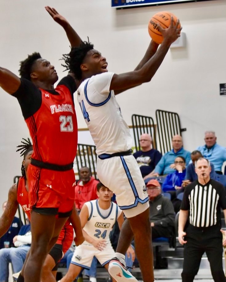 Carousel post from uscbsandsharks.