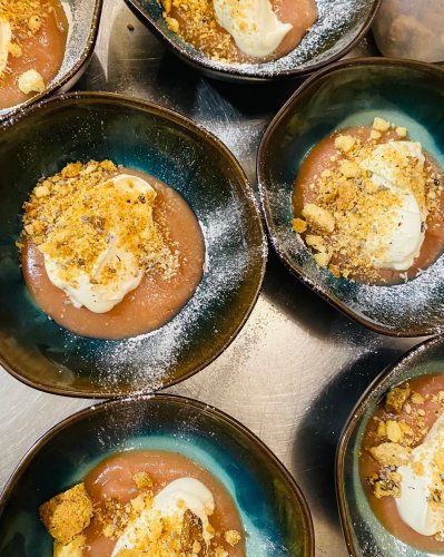 Carousel post from miditreizepontarlier.